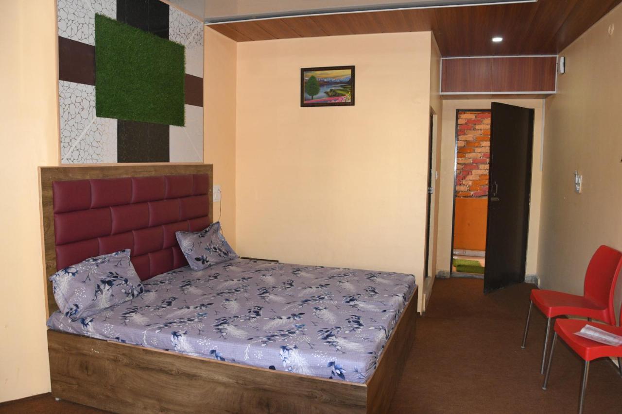 Hotel Mountain View And Rooftop Restaurant Pithorāgarh Exteriér fotografie