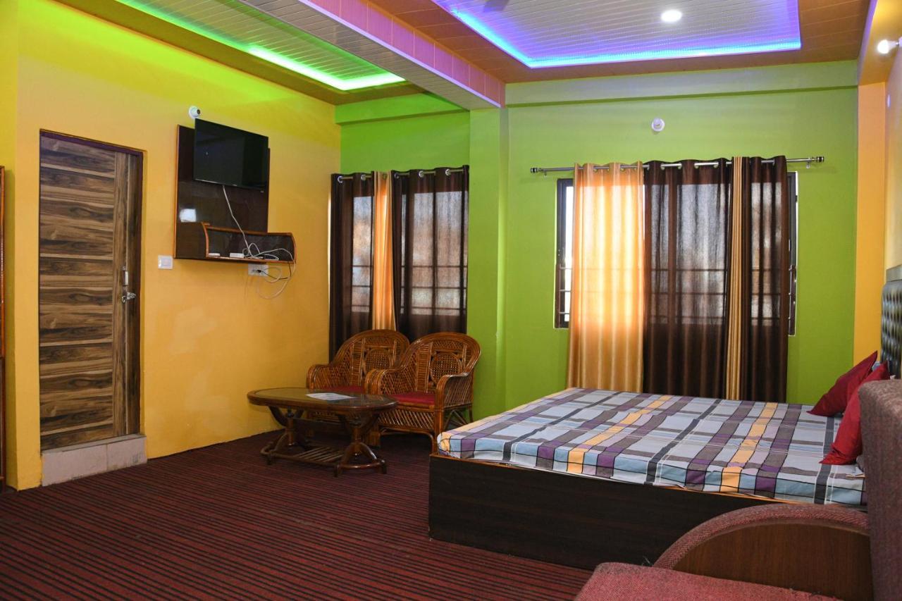 Hotel Mountain View And Rooftop Restaurant Pithorāgarh Exteriér fotografie